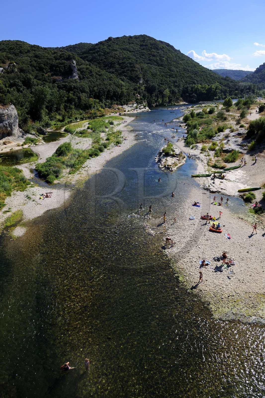 France, Gard (30), région du Pays d'Uzège, la rivière Gardon à Collias