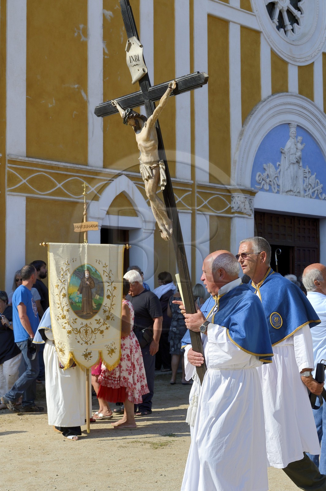 France, Haute-Corse (2B), région du Niolu (Niolo), Casamaccioli, fête de la Santa du Niolu où l'on célèbre la Nativité de la Vierge, procession des membre des confréries religieuses