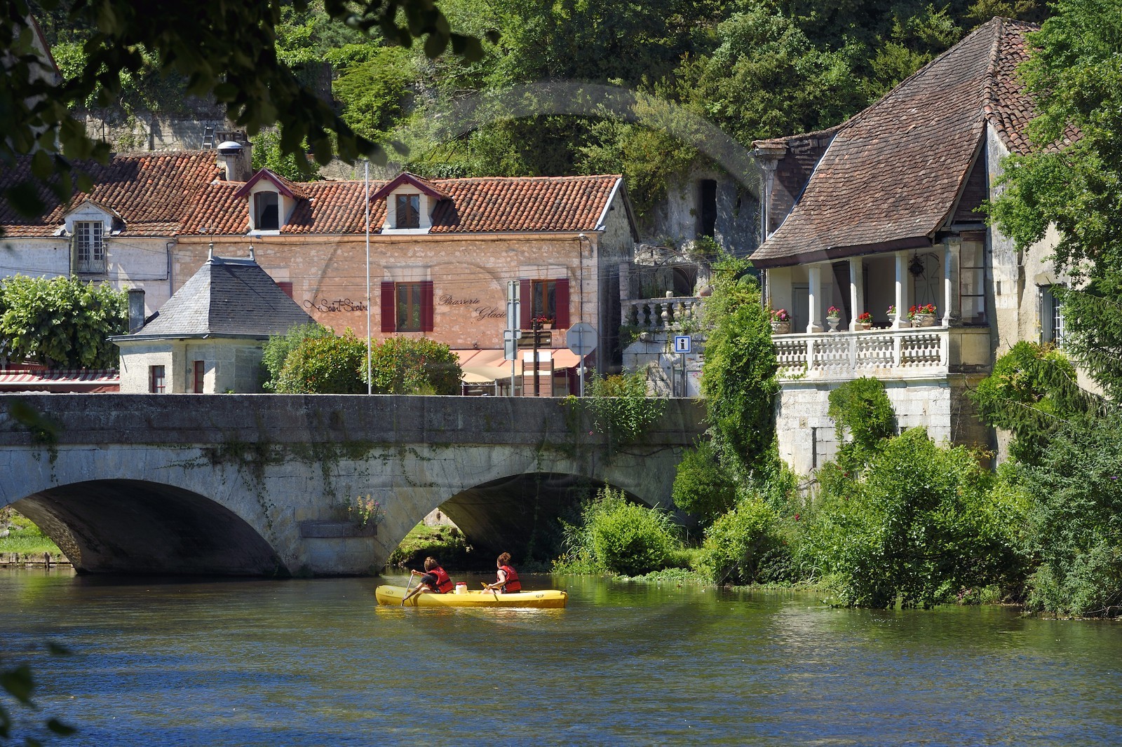 France, Dordogne, Brantome, Barris bridge, Canoeing on the Dronne river