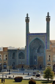 Iran, province d'Ispahan, Ispahan, place naghsh-i jahan aussi connue sous le nom de place Imam Khomeiny, classée au patrimoine mondial par l'UNESCO, la mosquée de l'Imam ou mosquée du Chah (Shah) avec son entrée monumentale