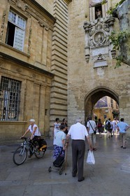 France, Bouches-du-Rhône (13), Aix-en-Provence, place de l'Hôtel de ville, beffroi