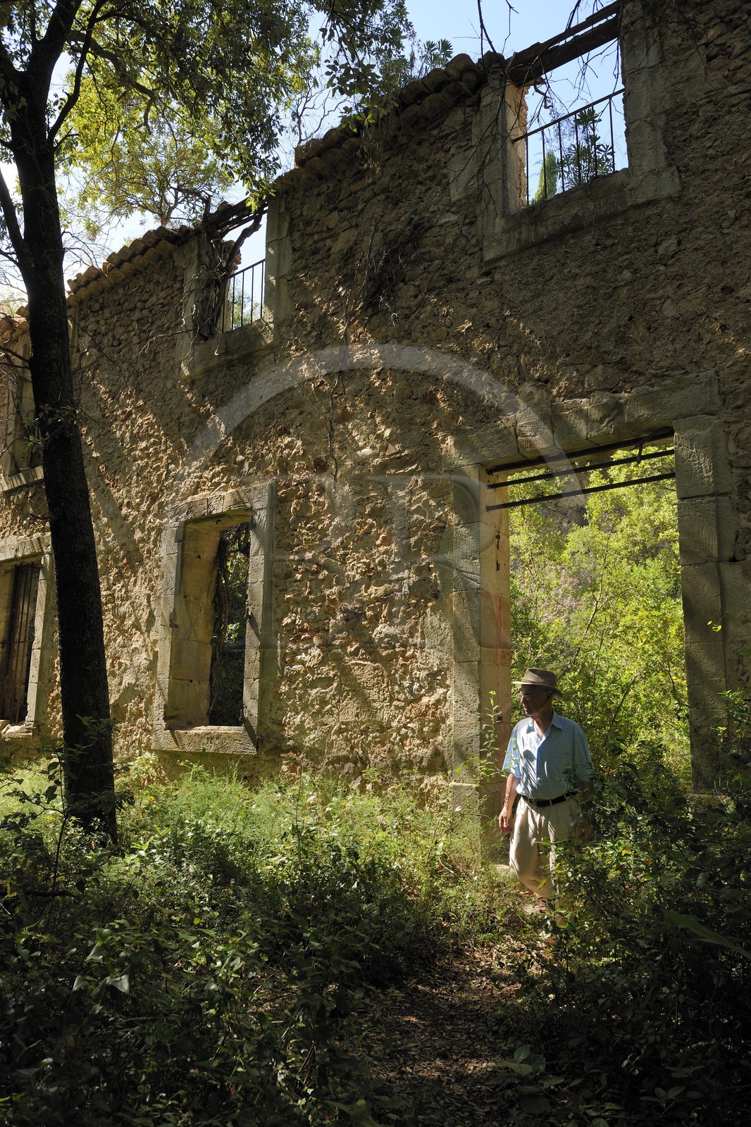 France, Hérault (34), Villeneuvette, ancienne manufacture royale, Gerard Maistre descendant des propriétaires de la manufacture de 1803 à 1954