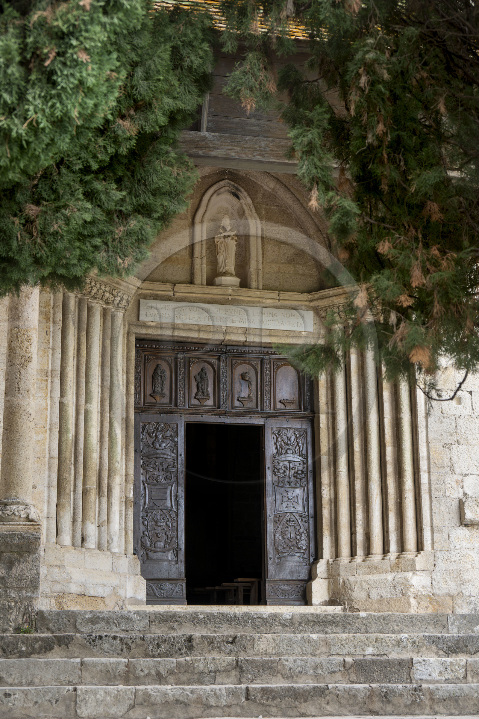France, Alpes-de-Haute-Provence (04), Parc Naturel Régional du Verdon, Moustiers-Sainte-Marie, labellisé Les Plus Beaux Villages de France, la chapelle Notre-Dame de Beauvoir