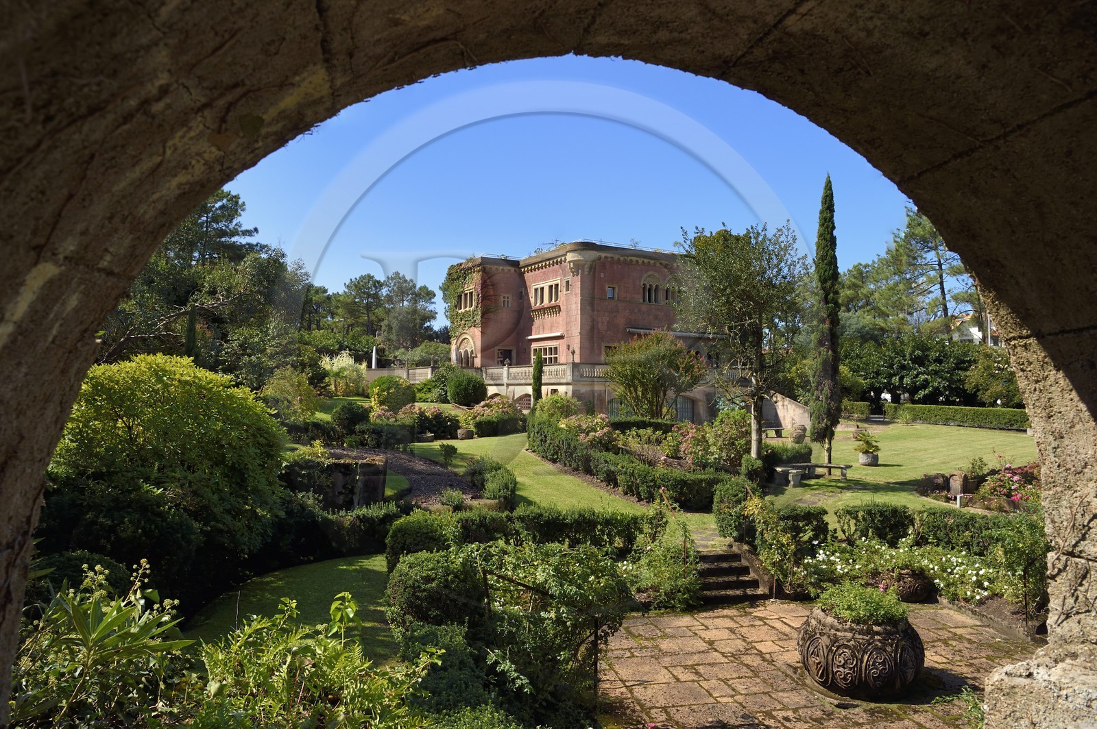 France, Pyrénées-Atlantiques (64), Pays-Basque, Anglet, quartier de Chiberta, villa Prinkipo de style éclectique mauresque datant du début des années 1930 et son jardin