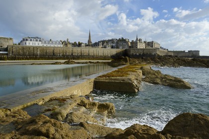 France, Ille-et-Vilaine (35), côte d'émeraude, les remparts nord de Saint-Malo