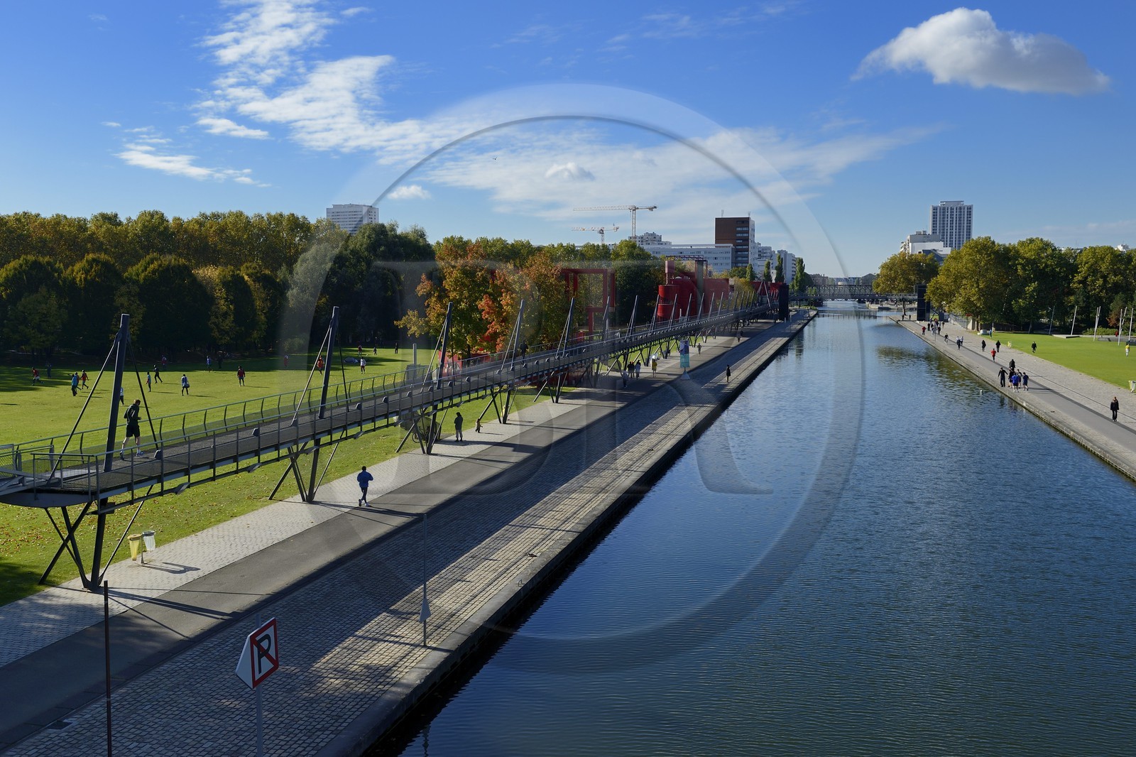 France, Paris (75), le canal de l'Ourcq dans le parc de la Villette