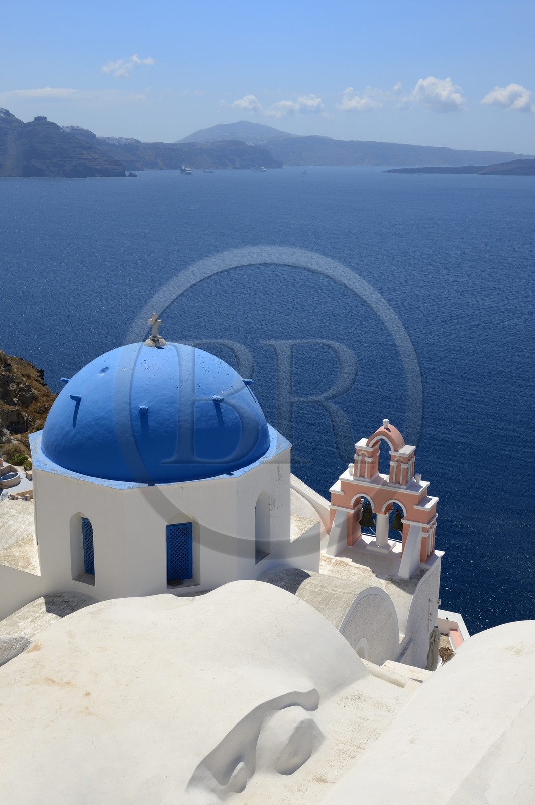 Grèce, Les Cyclades, mer Égée, île de Santorin (Thira ou Théra), le village de Oia qui surplombe la Caldera