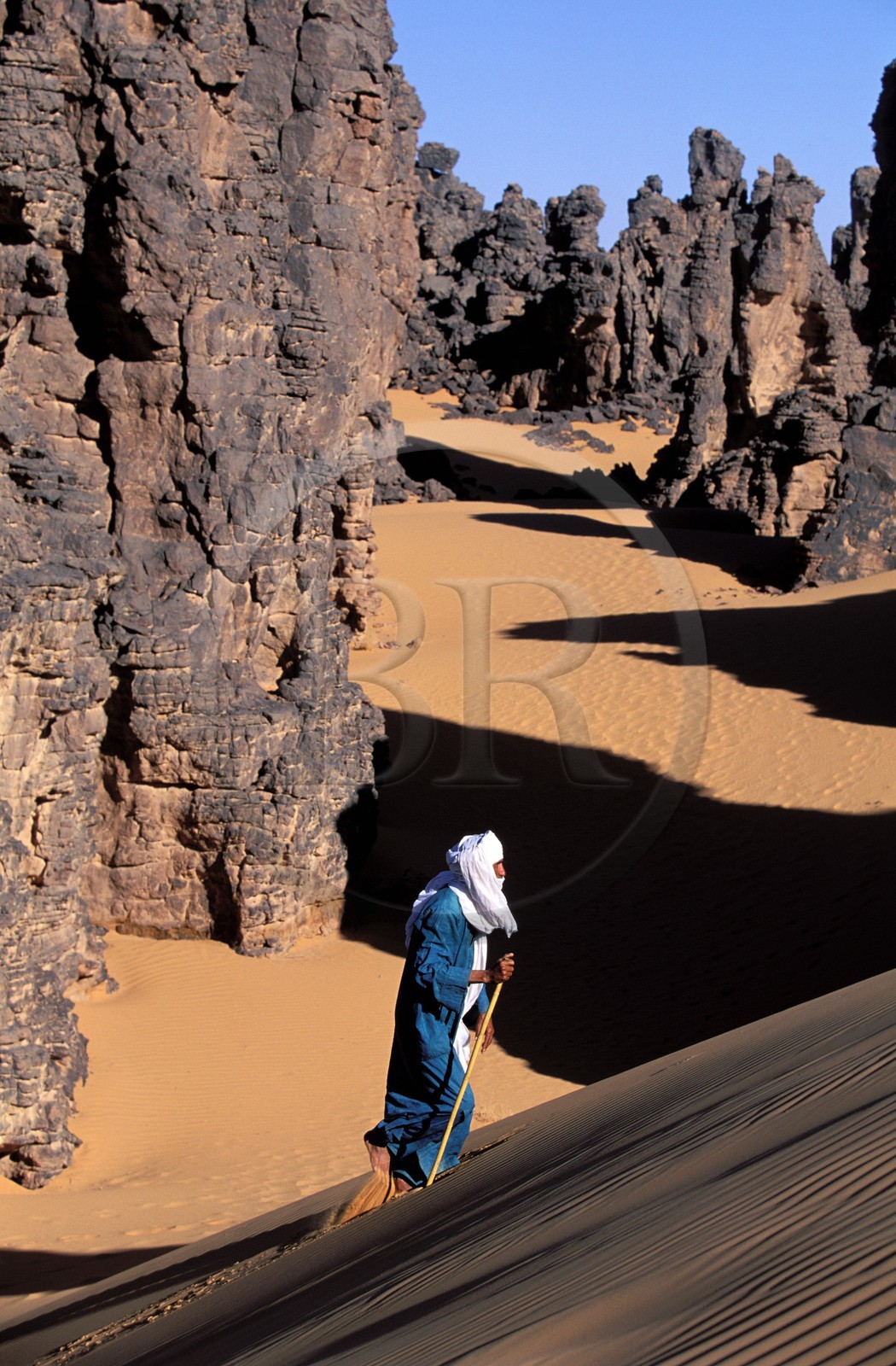 Libya, region of the desert, the Fezzan (Sahara), Tuareg walking between the needles of sandstone of Tassili of Maghidet (Algerian frontier)