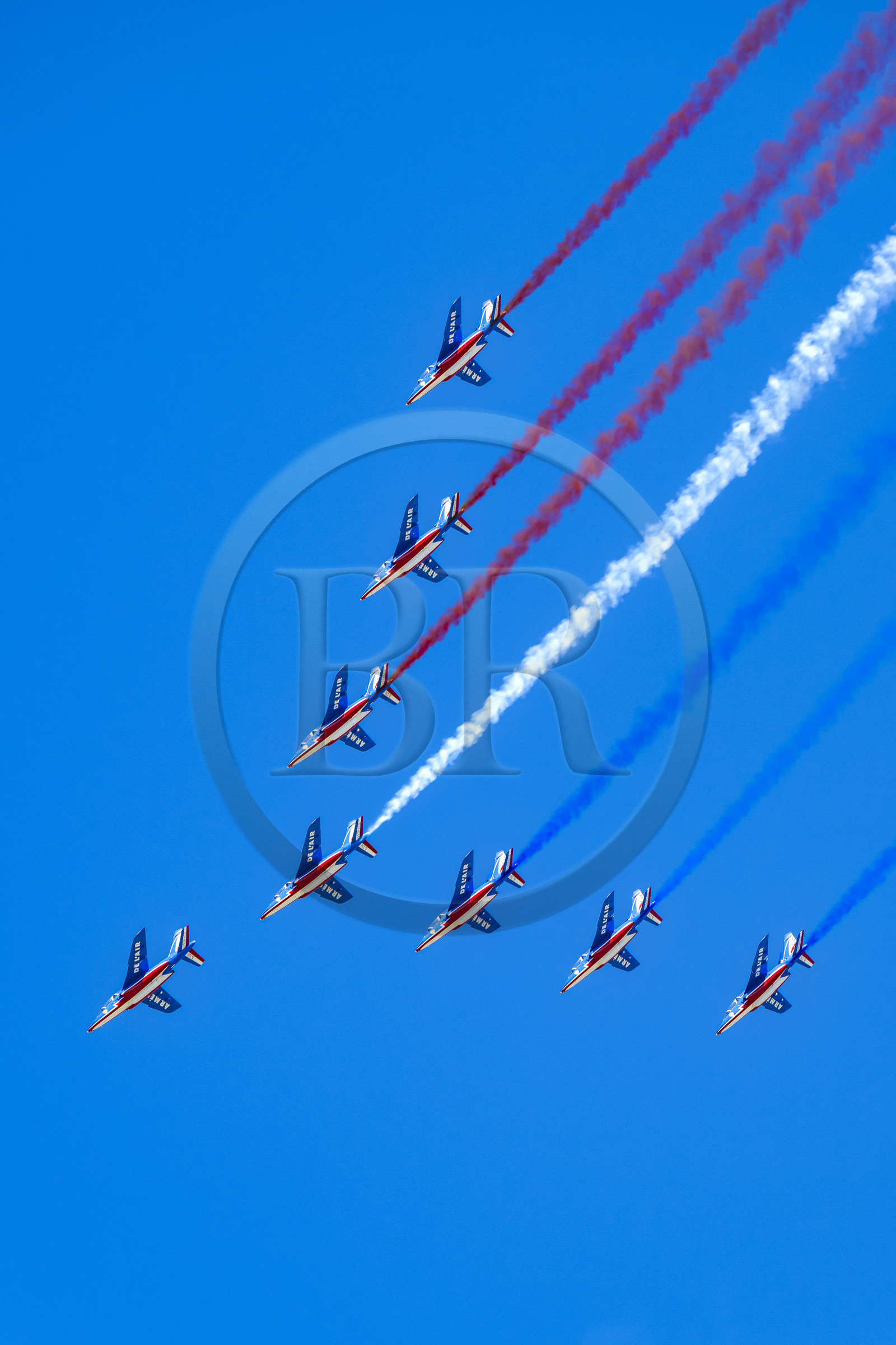 France, Bouches-du-Rhône (13), Salon-de-Provence, base aerienne 701, base de la Patrouille de France (PAF pour Patrouille acrobatique de France) de l'Armée de l'air et de l'espace française, les avions Alphajet volant en formation Très Grande Fleche lors d'un entrainement