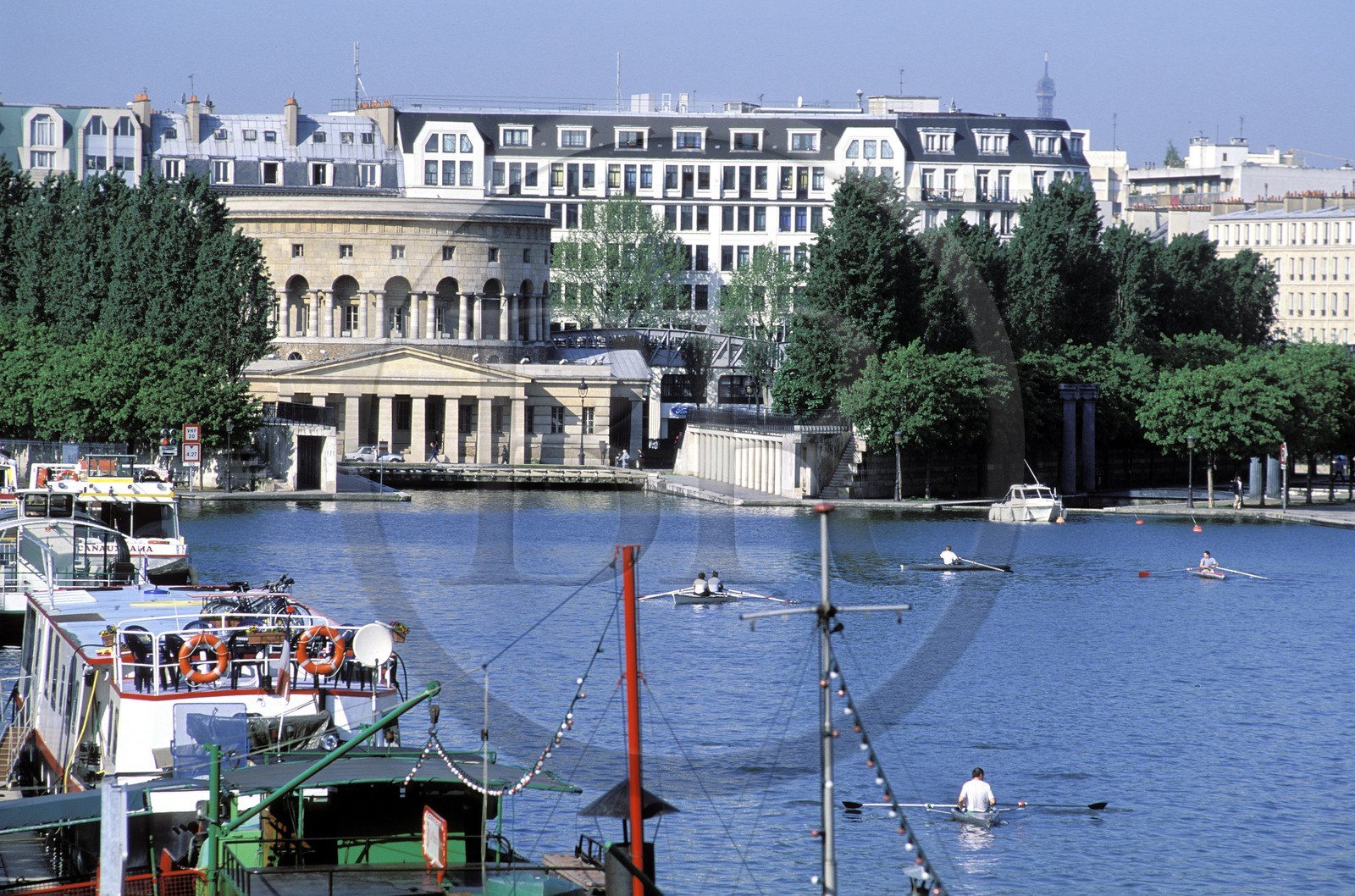 France, Paris (75), bassin de la Villette et la Rotonde, canal de l' Ourcq