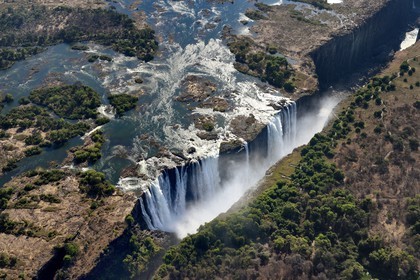 Zimbabwe, province de Matabeleland septentrional, fleuve Zambèze, les Chutes Victoria, classées Patrimoine Mondial de l'UNESCO (vue aérienne)