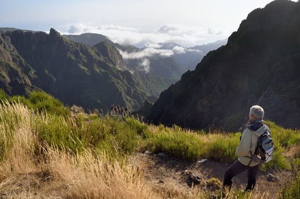 Portugal, Ile de Madère, randonnée sur le Vereda do Areeiro entre les monts Pico Ruivo (1862m) et Pico Arieiro (1817m)
