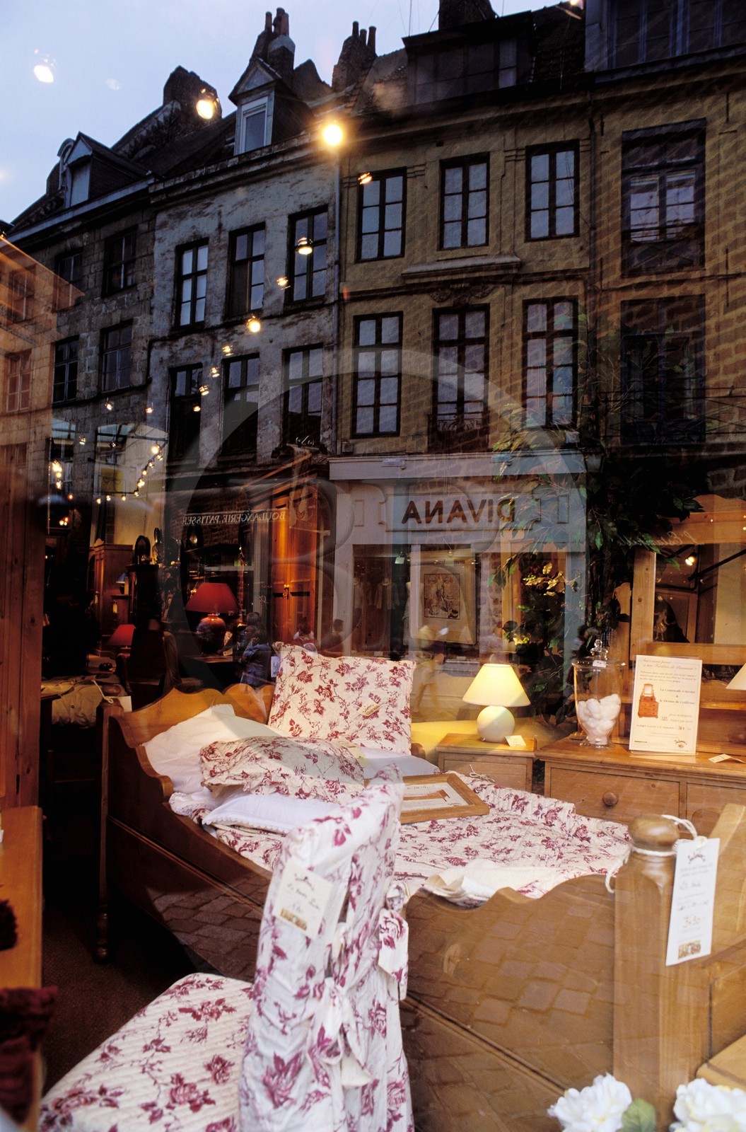 France, Nord (59), Lille, vitrine de magasin dans la vieille ville