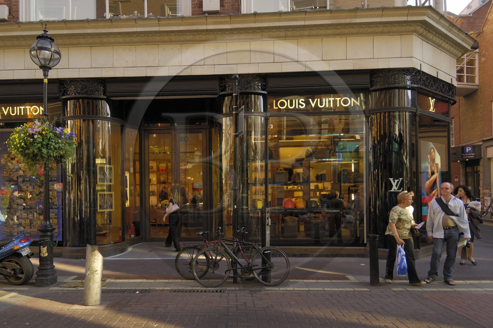 Republic of Ireland, County Dublin, Dublin, down town shopping street