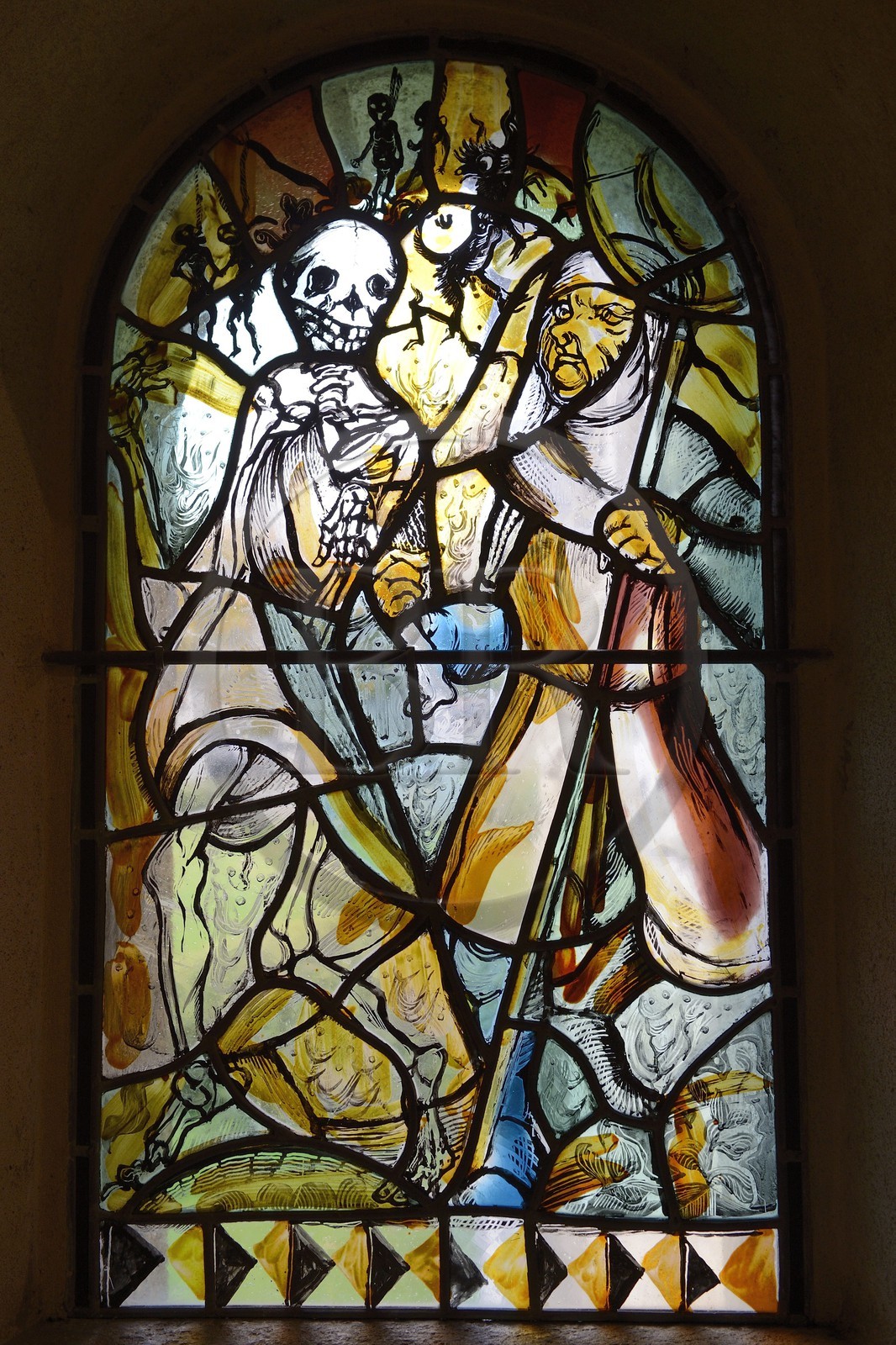 France, Marne (51), Reims, la chapelle Notre-Dame de la Paix ou chapelle Foujita, vitrail réalisé par l'atelier Simon-Marq d'après une peinture de Leonard Foujita