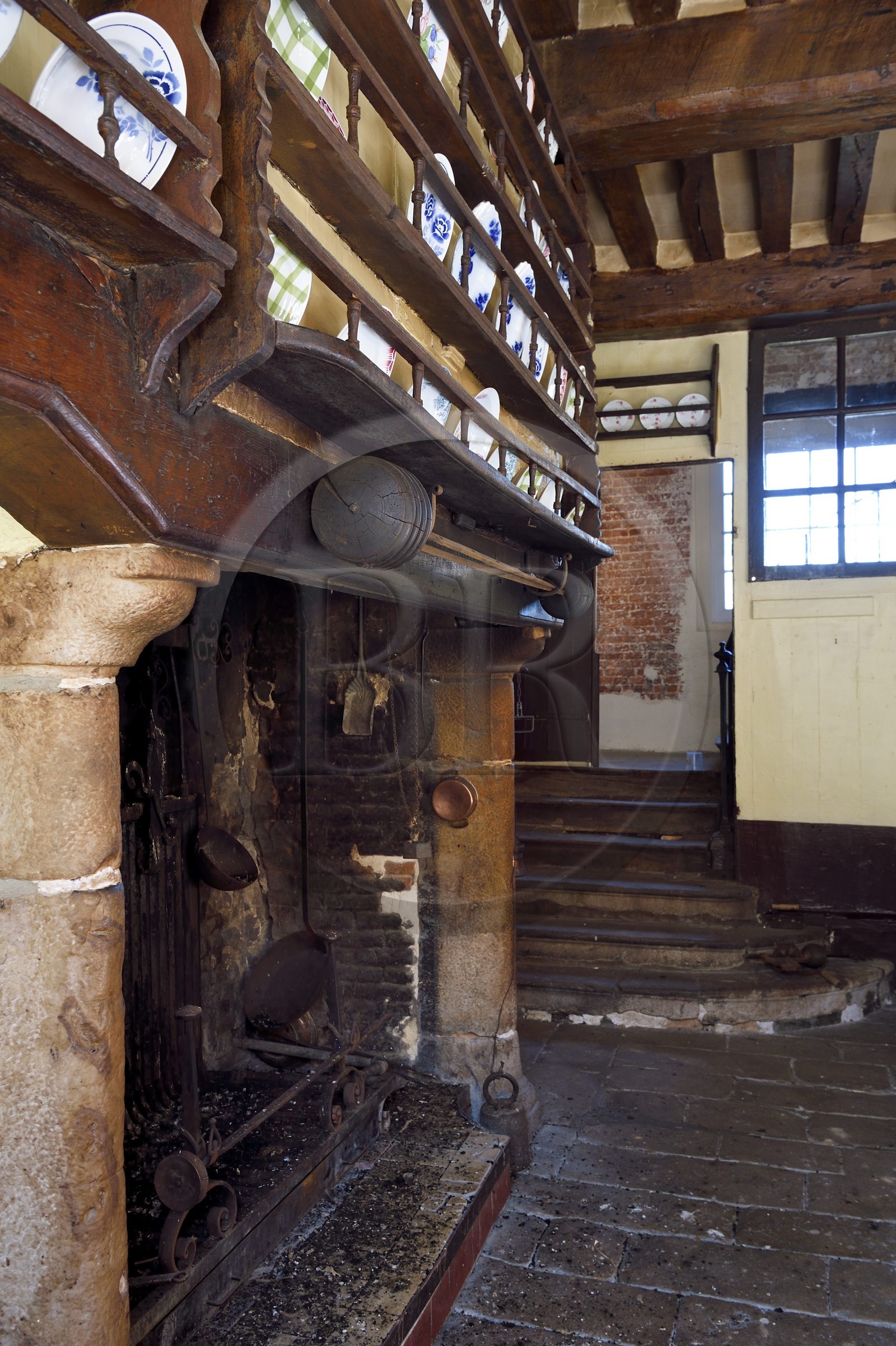France, Seine-Maritime (76), Pays de Caux, Tôtes, l'auberge du cygne, ancien relais de la Poste royale, elle hébergea des personnalités comme D'Artagnan, Madame de Pompadour, Louis-Philippe Ier, Napoléon Ier et l’impératrice Joséphine etc et fut le lieu où Guy de Maupassant écrivit Boule de Suif (dans lequel l’auberge est très présente) et où Gustave Flaubert écrivit une partie de Madame Bovary