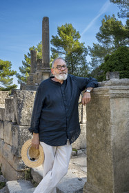 France, Bouches-du-Rhône (13), Parc Naturel Régional des Alpilles, Saint-Rémy-de-Provence, Bernard Le Magouarou administrateur du site archéologique de Glanum