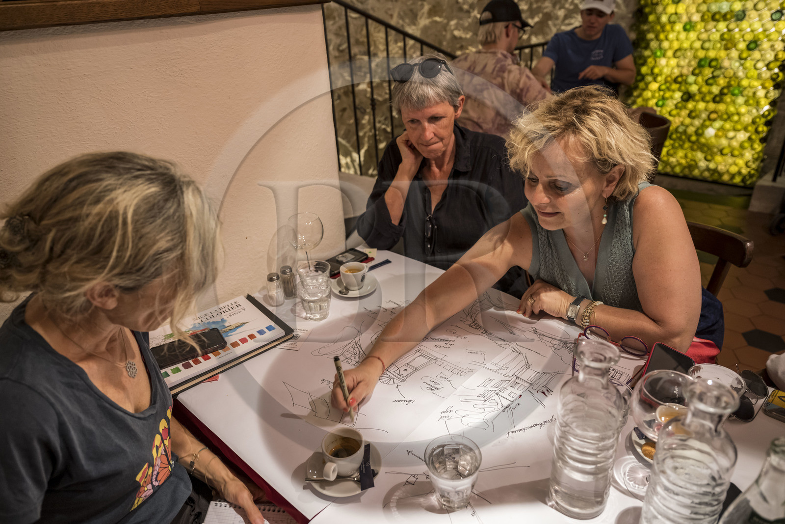 France, Alpes-Maritimes (06), Nice, vieille ville, Restaurant Acchiardo dans la Rue Droite, la dessinatrice, illustratrice et auteur de livre Sylvie T