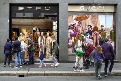 Italie, Lombardie, Milan, Quadrilatère de la Mode (Quadrilatero della moda), boutique de luxe Gucci via Monte Napoleone