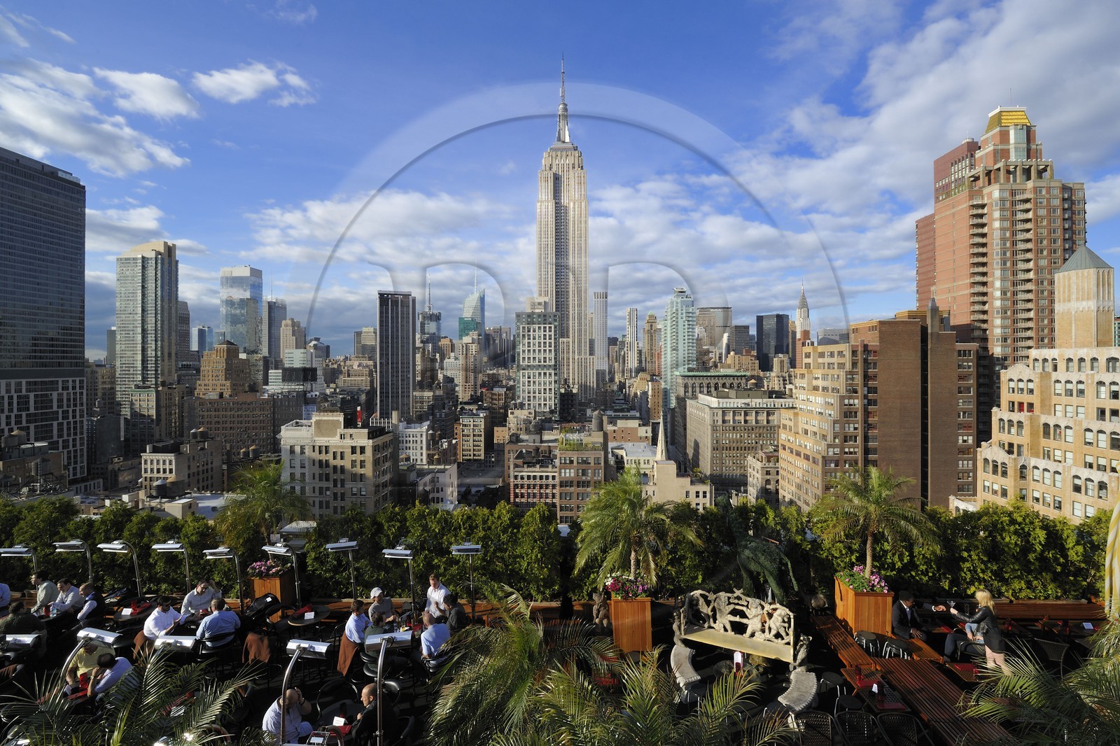 United States, New York, Manhattan, Midtown, the 230 terrace cafe on 5th Avenue and the Empire State Building