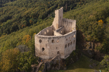 France, Bas-Rhin (67), Route des vins d'Alsace, Andlau, le chateau de Spesbourg construit vers 1250 (vue aérienne)