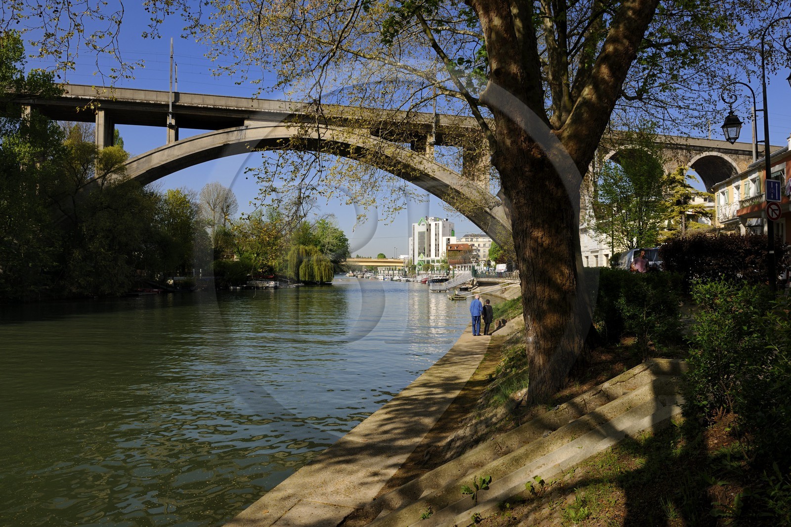 France, Val-de-Marne (94), les bords de Marne à Nogent-sur-Marne et le viaduc du pont de Mulhouse