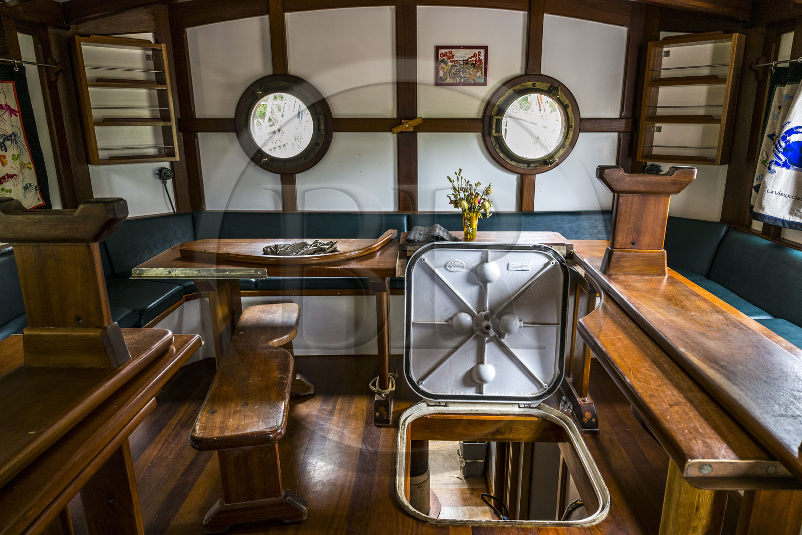France, Finistère (29), Pays des Abers, Aber Wrac'h, Lannilis, le Moulin de l'Enfer, chantier naval de l'association AJD (association Amis de Jeudi-Dimanche) fondée par le Père Jaouen, la nouvelle goélette à trois mâts et hunier le Bel Espoir II à coque en acier dont le chantier est presque achevé