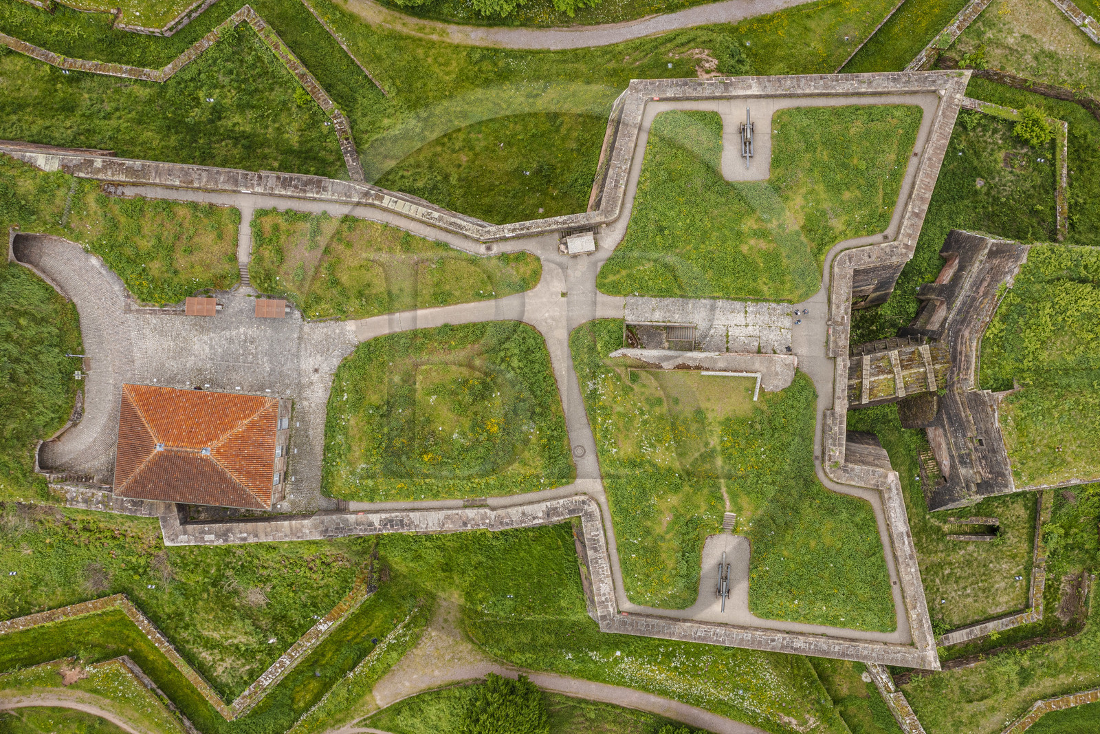 France, Moselle (57), Parc régional des Vosges du nord, Bitche, la citadelle fortifiée par Vauban (vue aérienne)