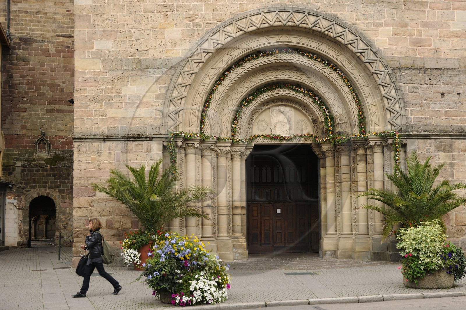France, Vosges (88), Epinal, la basilique Saint-Maurice, l'entrée principale de la Tour Beffroy