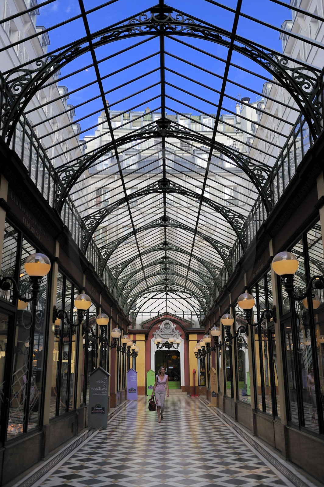 France, Paris (75), Passage des Princes inauguré en 1860 entre le boulevard des Italiens et la rue de Richelieu, ce petit passage contient de nos jours l'enseigne JouéClub