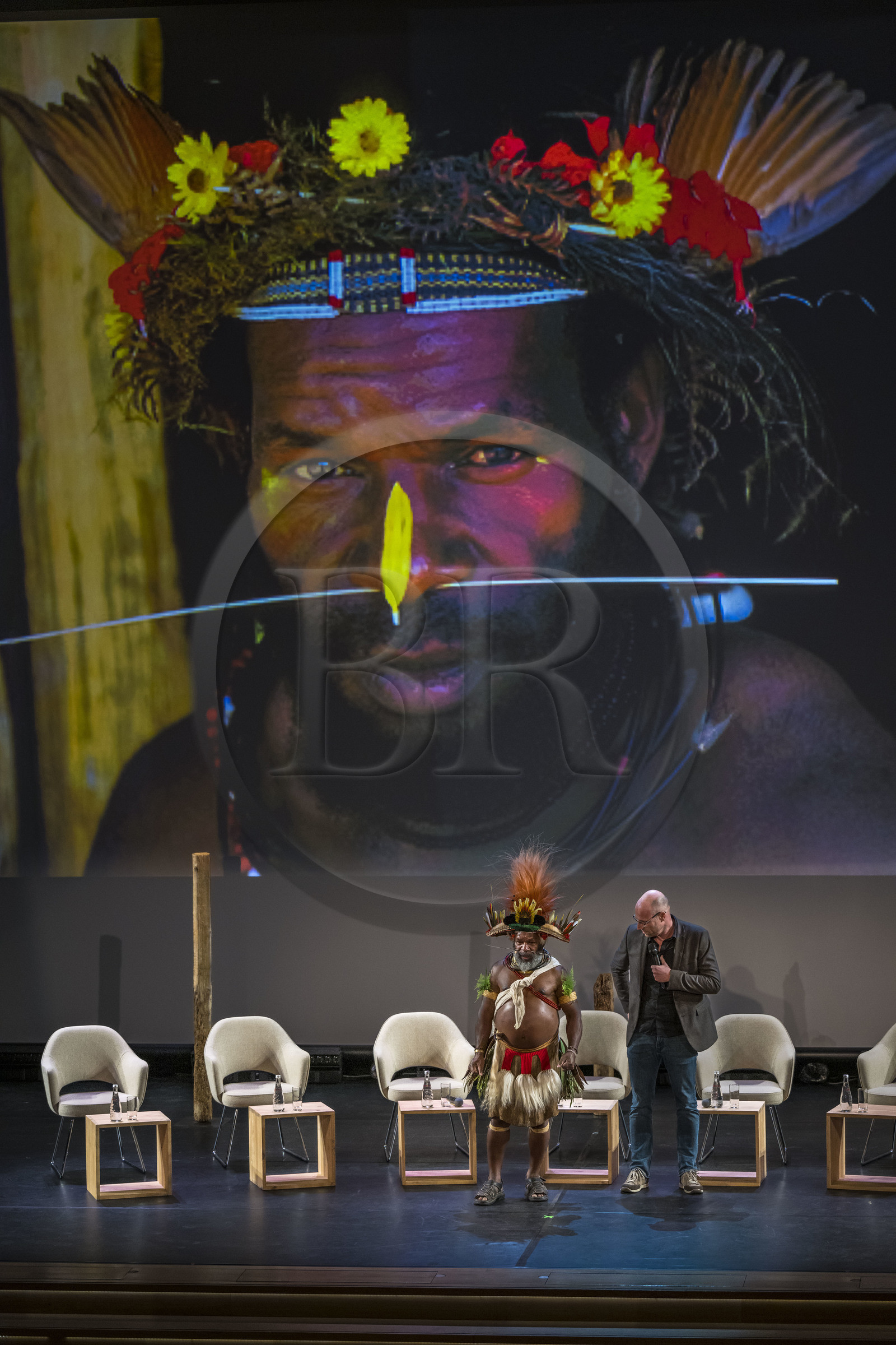 France, Paris (75), siège de l'UNESCO, conférence à l'Université de la Terre du 25 novembre 2022, le chef Papou Mundiya Kepanga