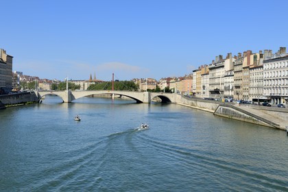 France, Rhône (69), Lyon, site historique classé Patrimoine Mondial de l'UNESCO, Vieux Lyon, quartier Saint-Georges, le Pont Bonaparte sur la Saône