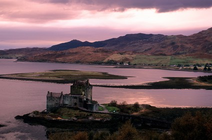 Royaume-Uni, Ecosse, région des Highlands, Eilean Donan Castle, château à l' entrée du Loch Duich