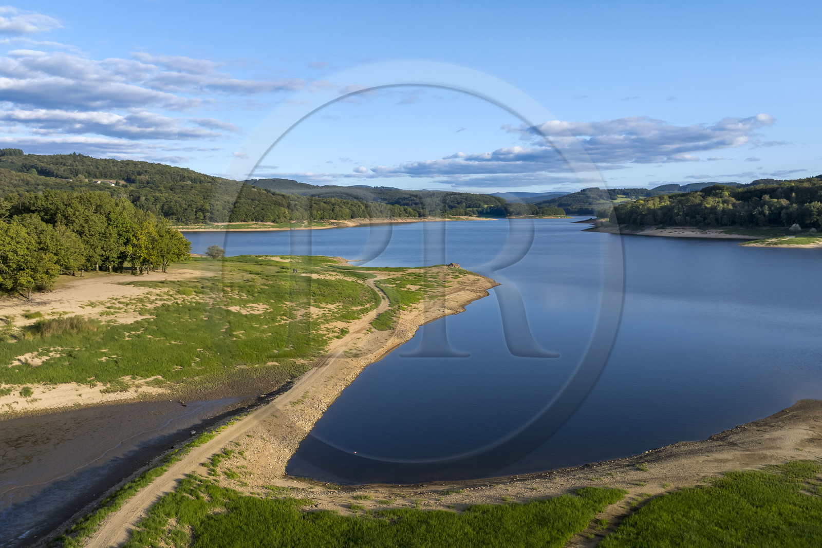 France, Nièvre (58), Parc naturel régional du Morvan, Chaumard, lac de Pannecière  (vue aérienne)