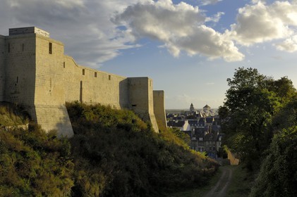 France, Calvados (14), Caen, le château ducal surplombant la vieille ville