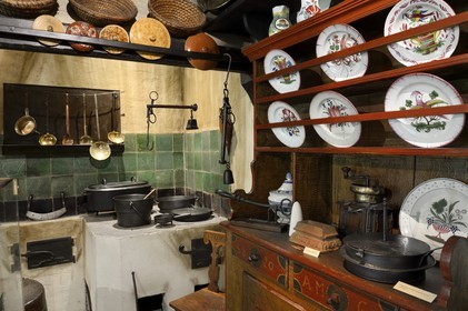 France, Bas-Rhin (67), Strasbourg, vieille ville classée au Patrimoine Mondial de l'UNESCO, le musée Alsacien, cuisine et vaisselier