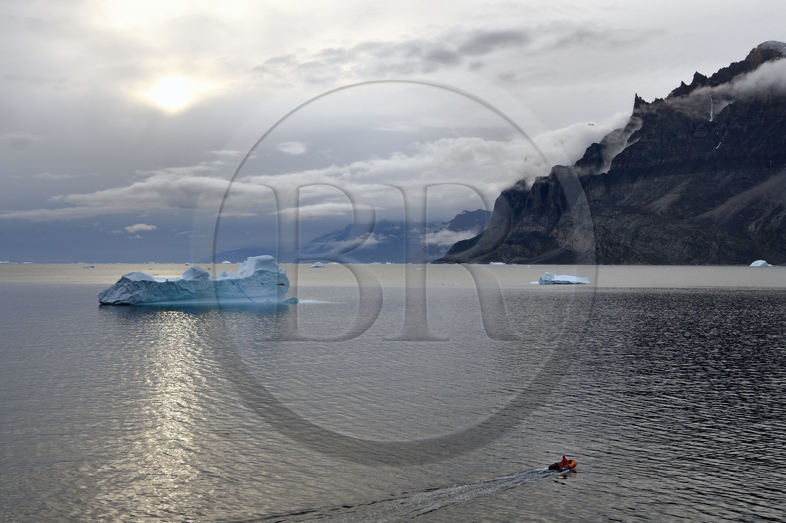 Groenland, cote ouest, baie de Baffin, icebergs dans le fjord Uummannaq à Ukkusissat