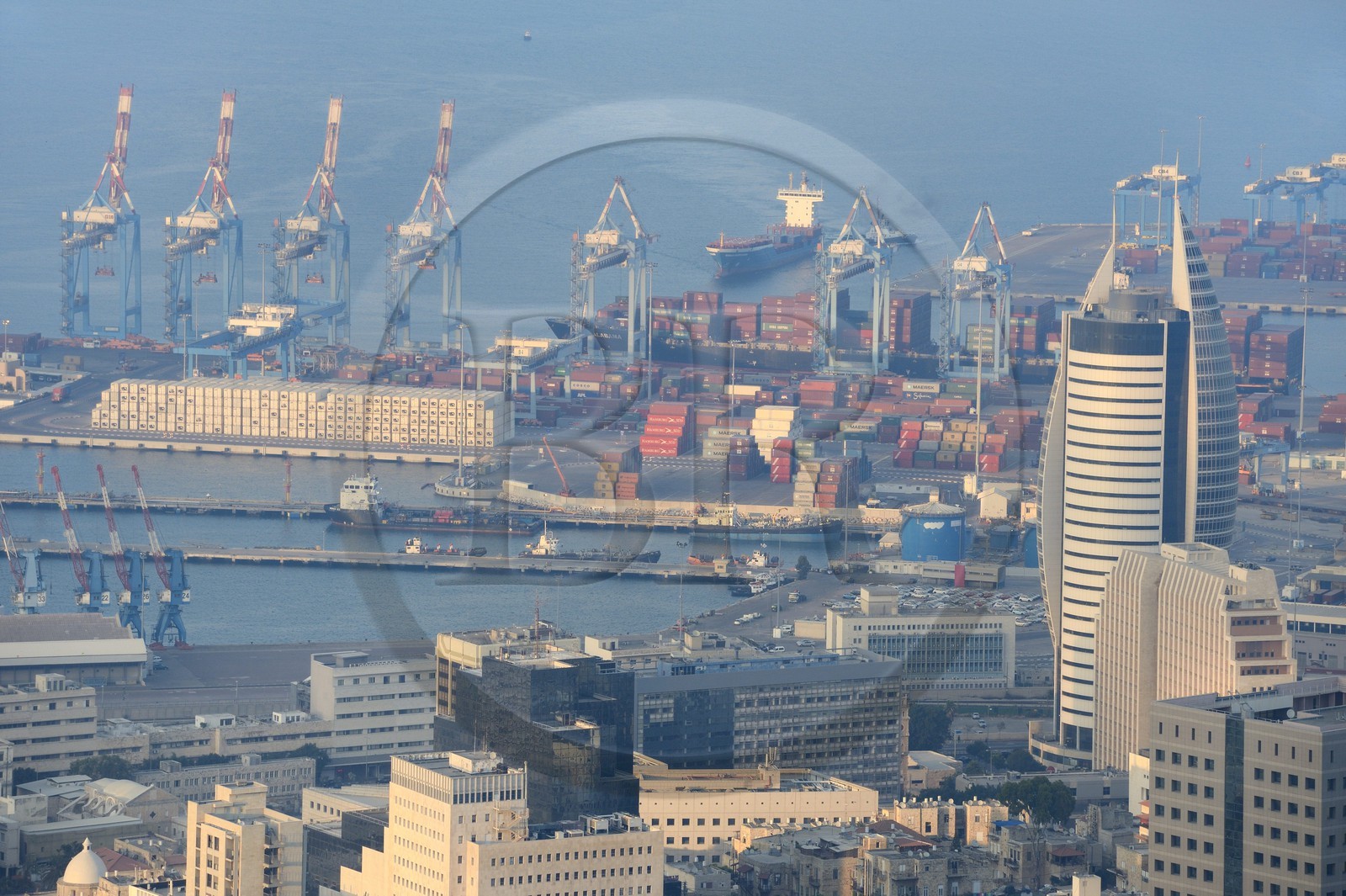 Israel, Haïfa, le centre ville et le port depuis le Mont Carmel