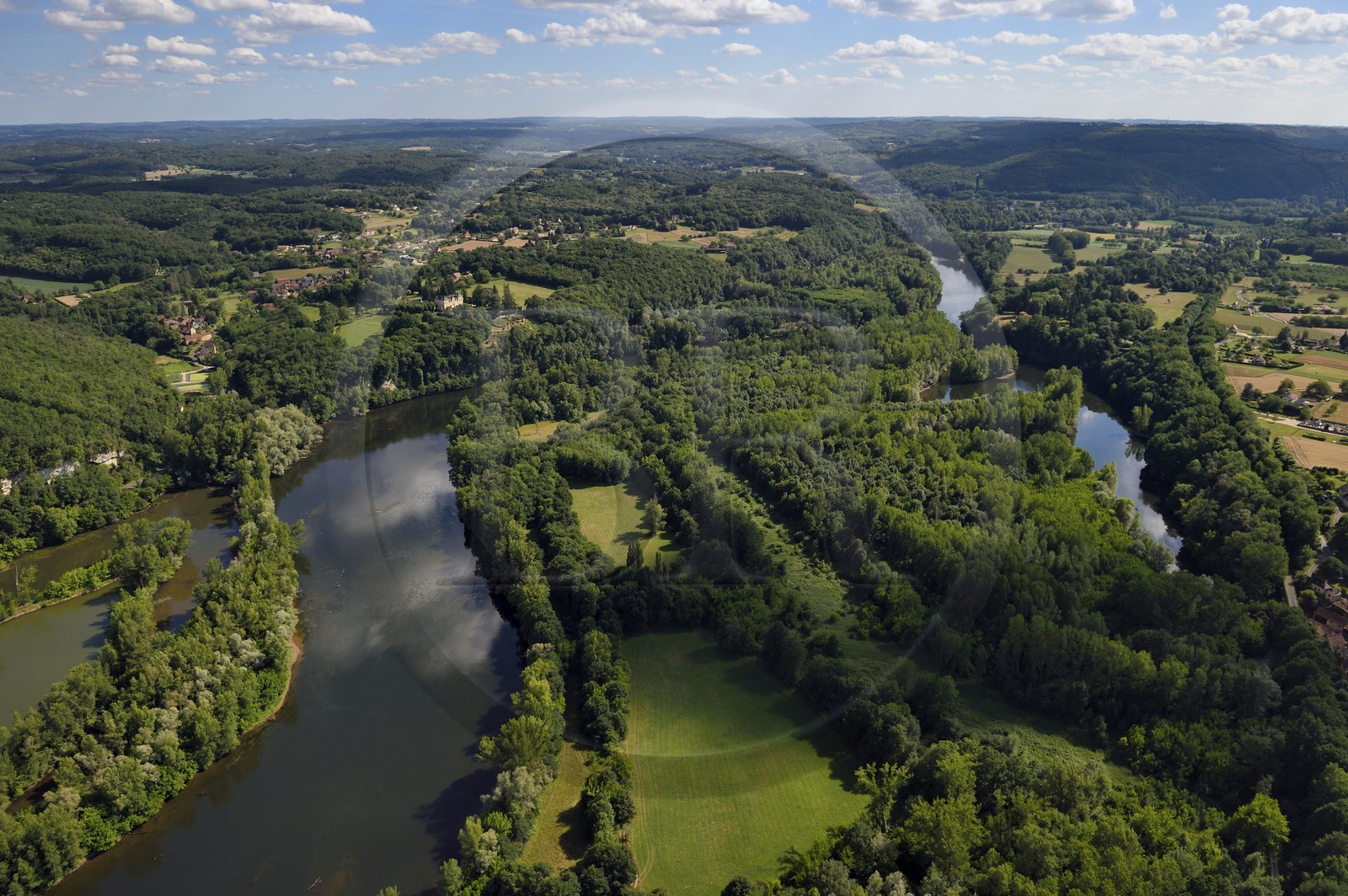 France, Dordogne (24), Périgord Noir, vallée de la Dordogne, la rivière Dordogne à Carsac-Aillac (vue aérienne)