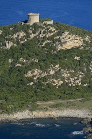 France, Corse-du-Sud (2A), sud de Propriano, Pointe de Campomo, la tour de Campomoro (vue aérienne)