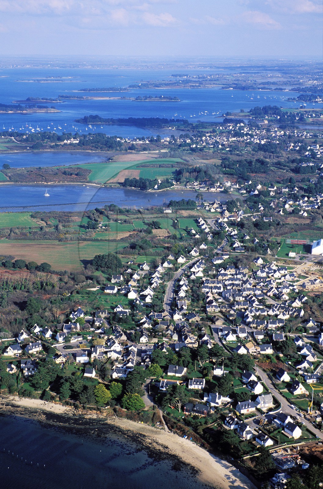 France, Morbihan (56), baie de Quiberon, entrée du golfe du Morbihan vers Arzon (vue aérienne)