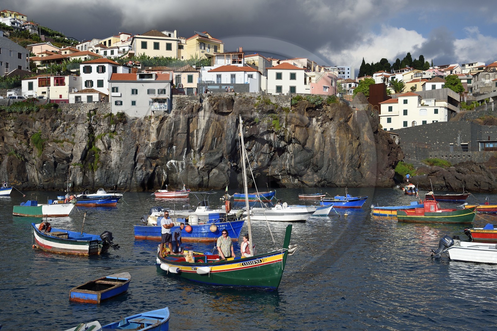 Portugal, Ile de Madère, le port village de pêcheurs de Camara de Lobos dans d'anciennes coulées de lave