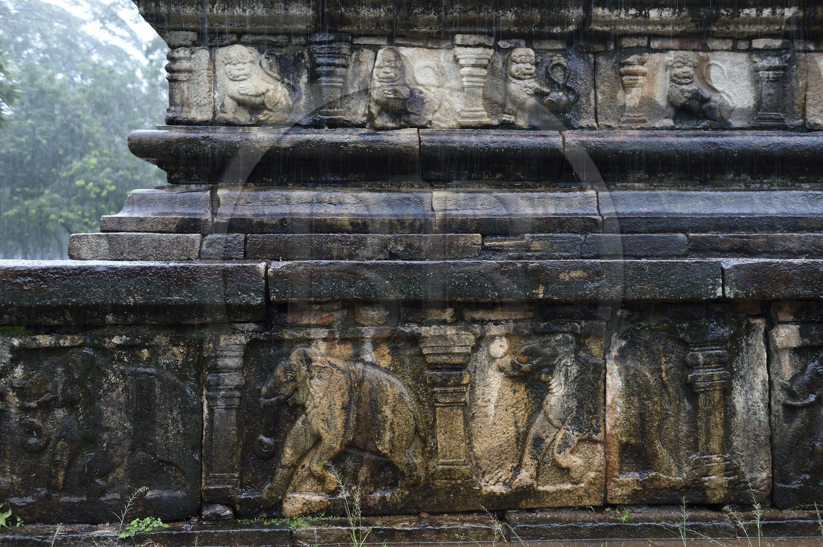 Sri Lanka, North Central province, Polonnaruwa, the former capital of the country (11th to 13th century) listed as World Heritage by UNESCO, Council Chamber (Raja Sabahawa) dating from the 12th century