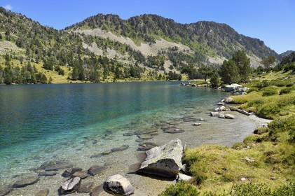 France, Hautes-Pyrénées (65), Saint-Lary-Soulan et Vielle-Aure, Réserve naturelle nationale du Néouvielle, randonnée des lacs du Neouvielle, lac d'Aumar