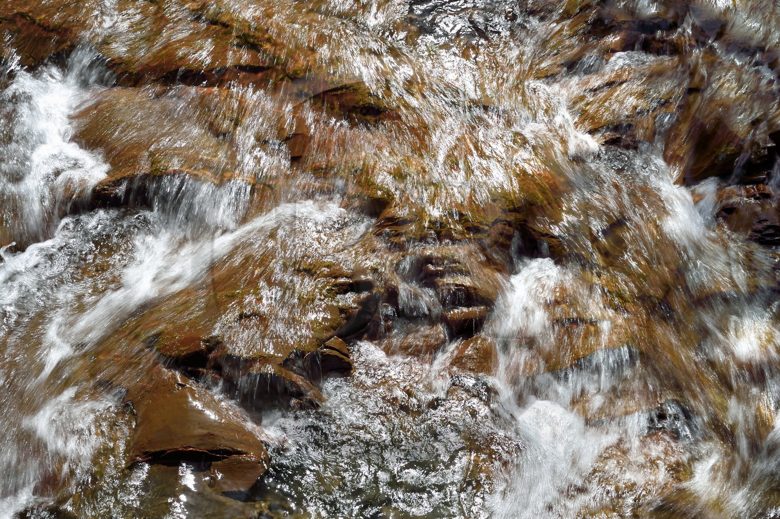 France, Hautes-Pyrénées (65), Saint-Lary-Soulan, vallée du Rioumajou, la (rivière) Neste de Rioumajou, source ferrugineuse