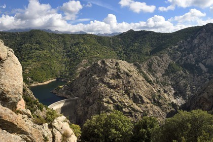 France, Corse-du-Sud (2A), Vallée du Prunelli, Tolla, le lac de retenue du barrage des gorges du Prunelli