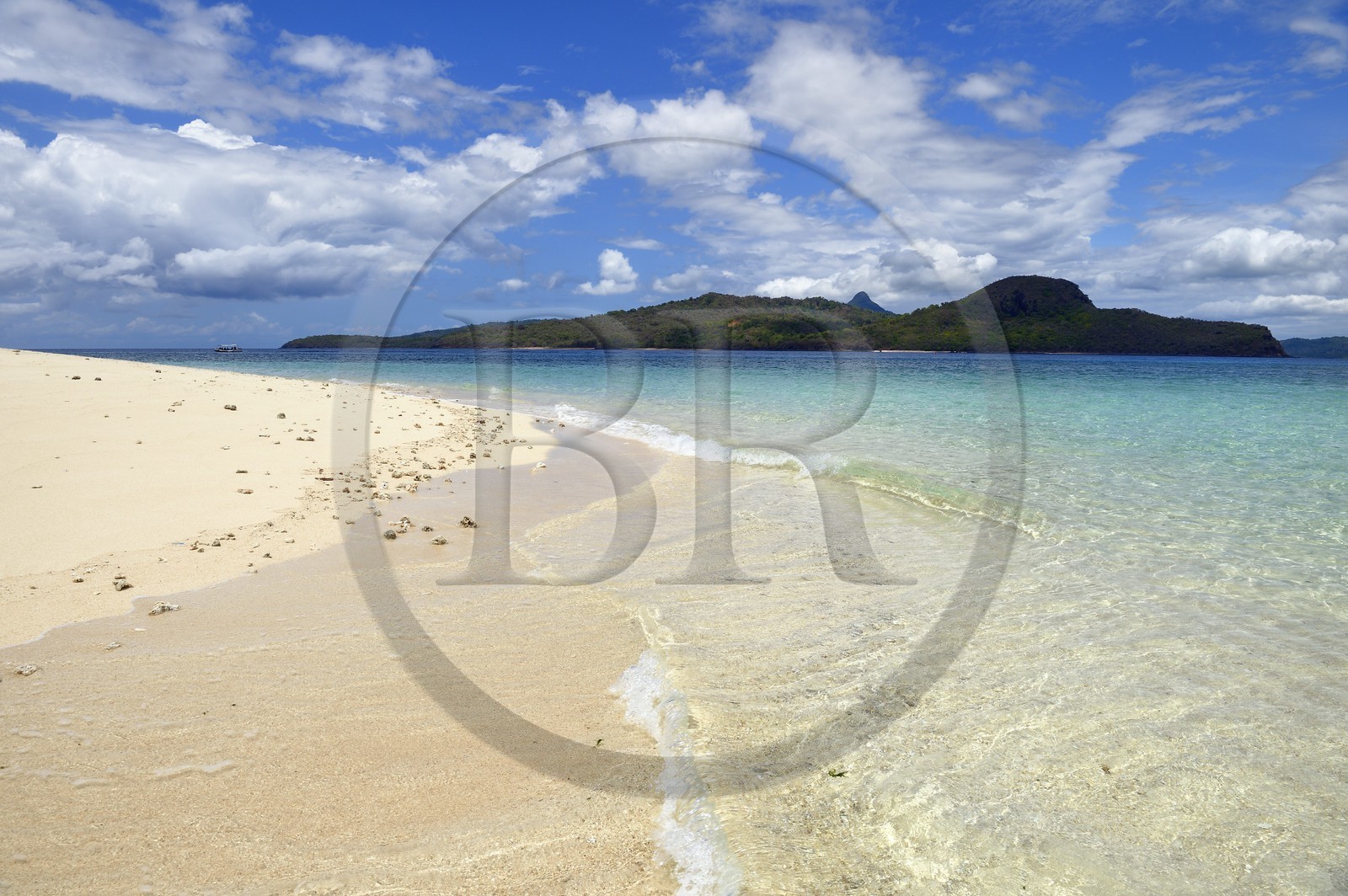 France, Mayotte island (French overseas department), Grande-Terre, M'Tsamoudou, islet of white sand on the coral reef in the lagoon facing Saziley Point