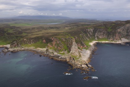 Royaume-Uni, Ecosse, Hébrides intérieures, Ile de Islay, falaise escarpée de la pointe Sud de l'île au Mull of Oa (vue aérienne)