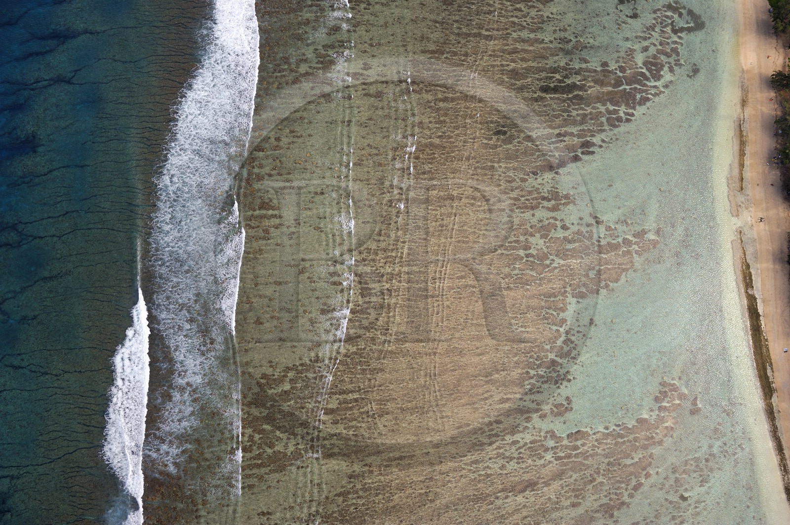 France, île de la Réunion, la Cote Ouest, le lagon de Saint-Gilles-Les-Bains, l'Ermitage-les-Bains (vue aérienne)