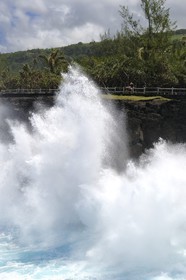 France, Ile de la Reunion, côte sud, Saint-Philippe, le Cap Méchant est situé le long d'une côte déchiquetée de roche volcanique frappée par la houle et typique de la région appelée Sud sauvage